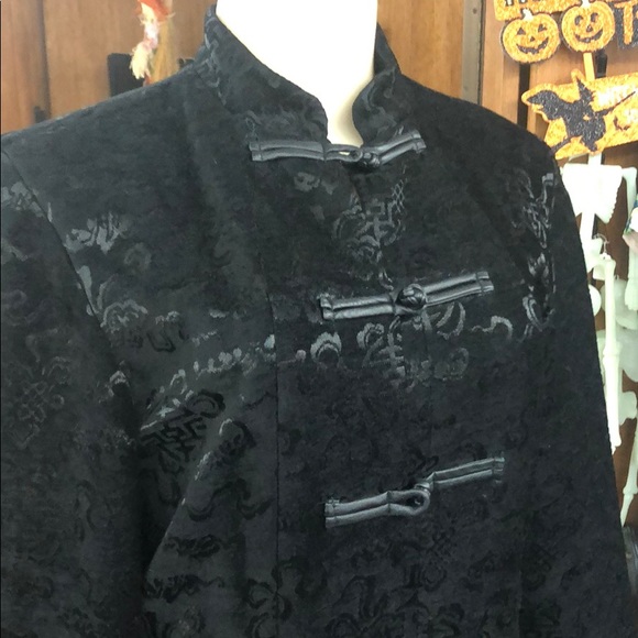 Tung On - Coat - Picture 2 of 5